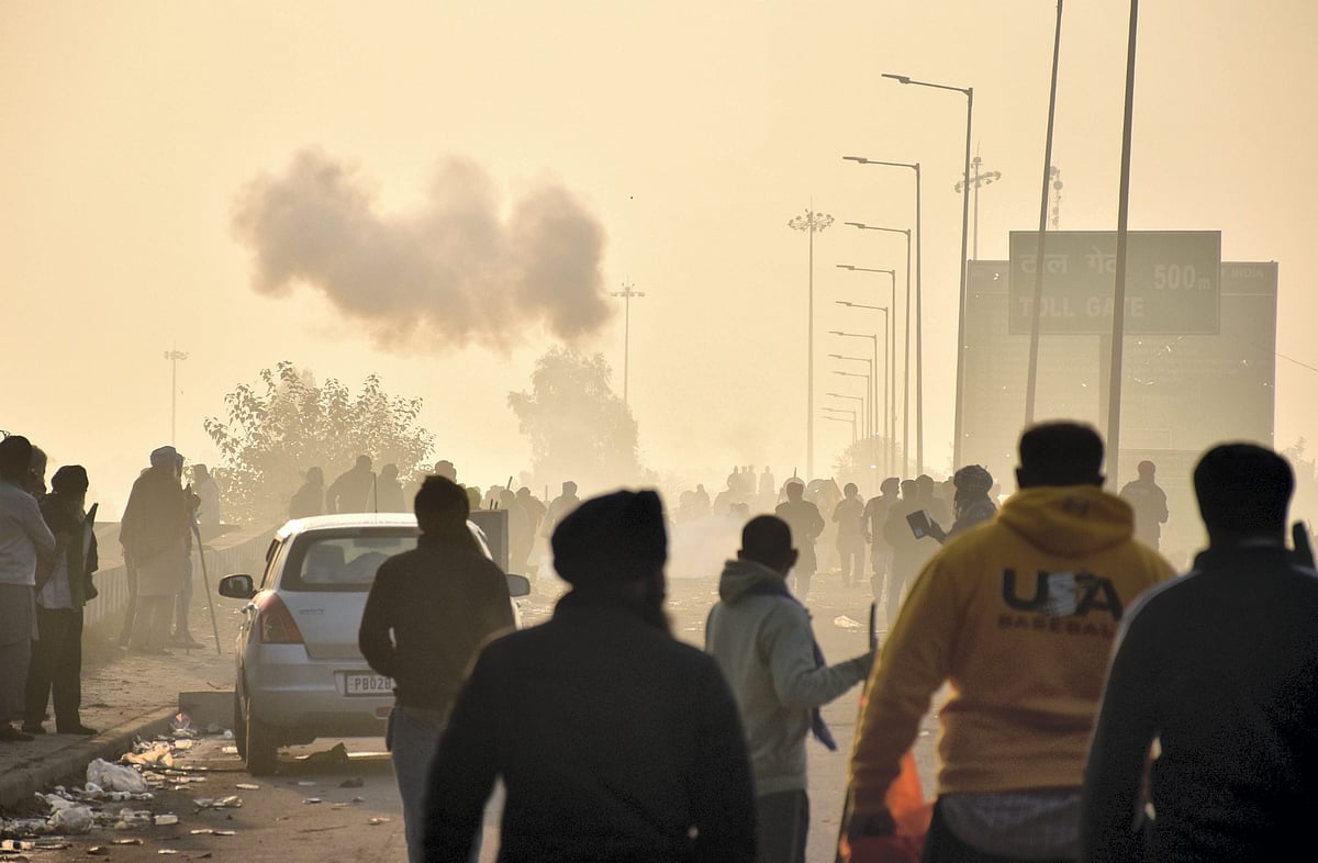 PTI : Police use tear gas to disperse protesting farmers at Shambhu border
