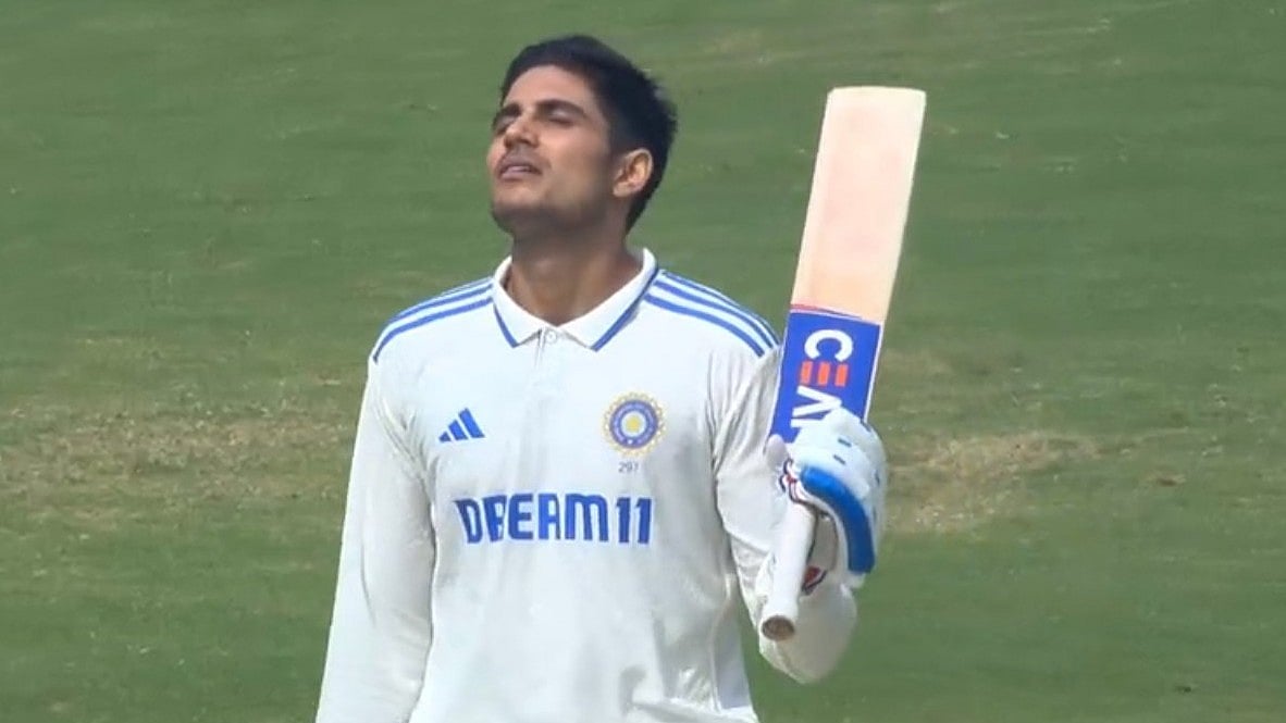 Shubman Gill looks to the heavens as he brings up his 3rd Test ton. - Photo: X/mufaddal_vohra