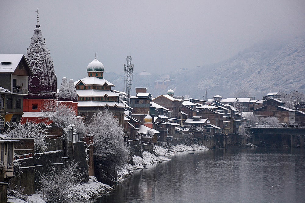 Photo: PTI : Weather: Snowfall in J&K