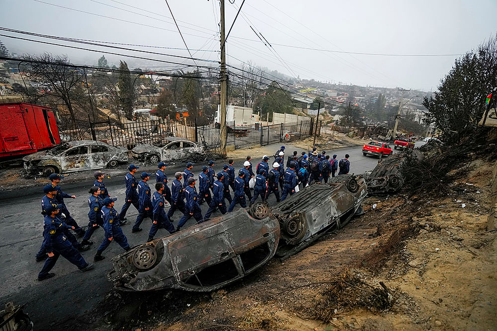 | Photo: AP/Esteban Felix : Chile Forest Fires