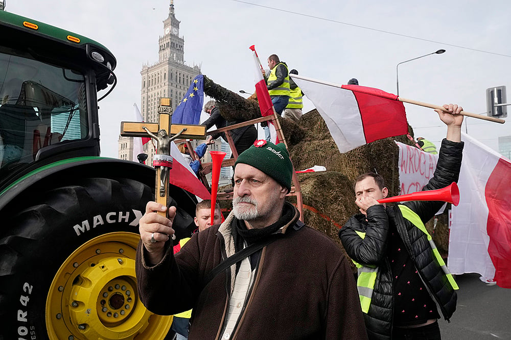 | Photo: AP/Czarek Sokolowski : Poland Farmers Protest