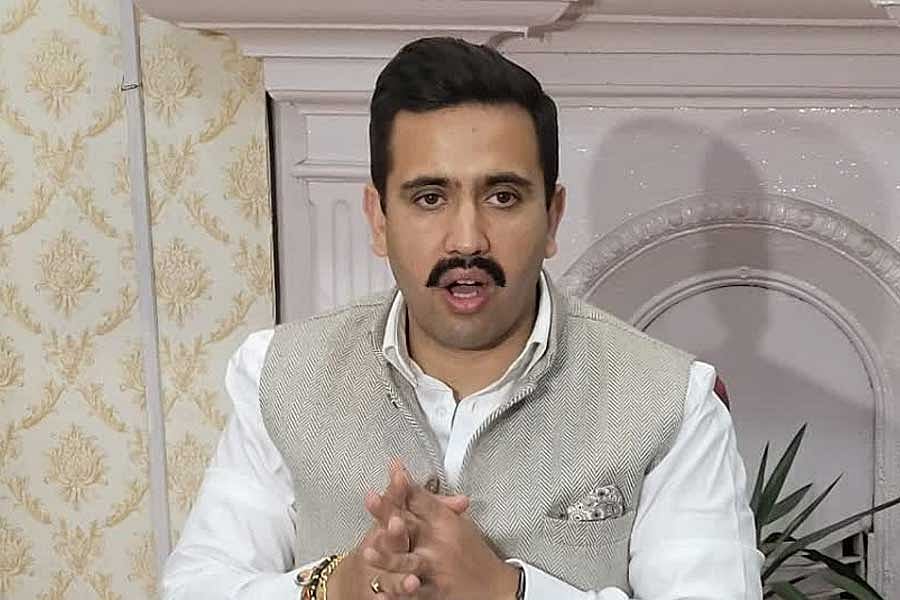 PTI : Congress leader Vikramaditya Singh files his nomination from Mandi. |