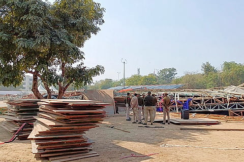 Pandal collapses near JLN Stadium