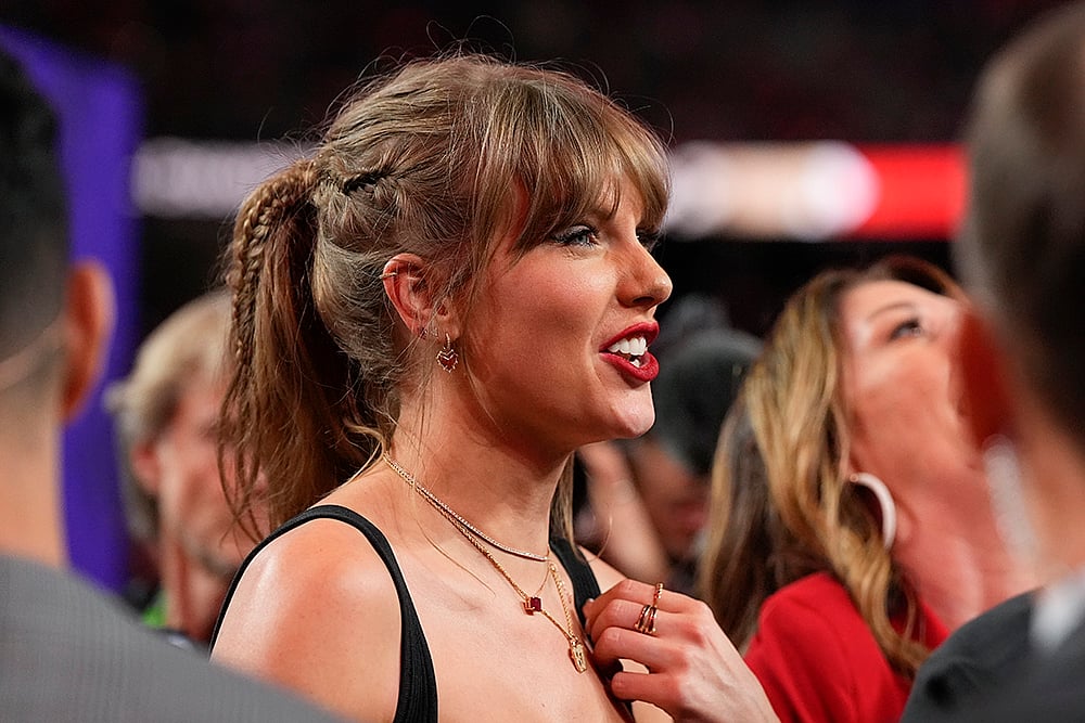 Super Bowl Football: Taylor Swift
