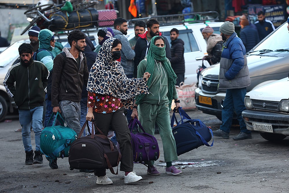J&K highway remains closed due to landslide