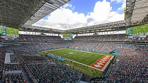 AP Photo : Hard Rock Stadium in Miami reduces the airflow and worsens the conditions for the players