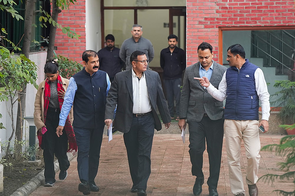 Delhi Police team at Atishis residence