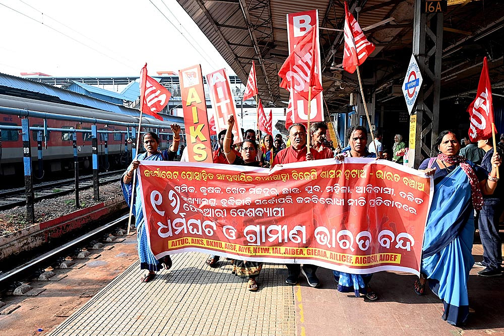 Photo: PTI : Bharat (Gramin) bandh