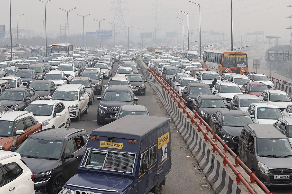 | Photo: Suresk K. Pandey/Outlook : Farmers' march: Traffic at Ghazipur border