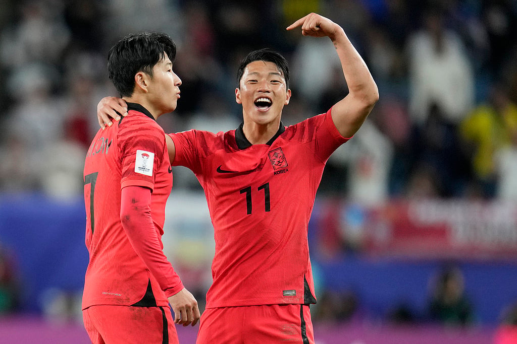 (Photo: AP/Aijaz Rahi) : AFC Asian Cup 2023: South Korea's Hwang Hee-chan (Right) celebrates with Son Heung-min (Left) in win over Australia