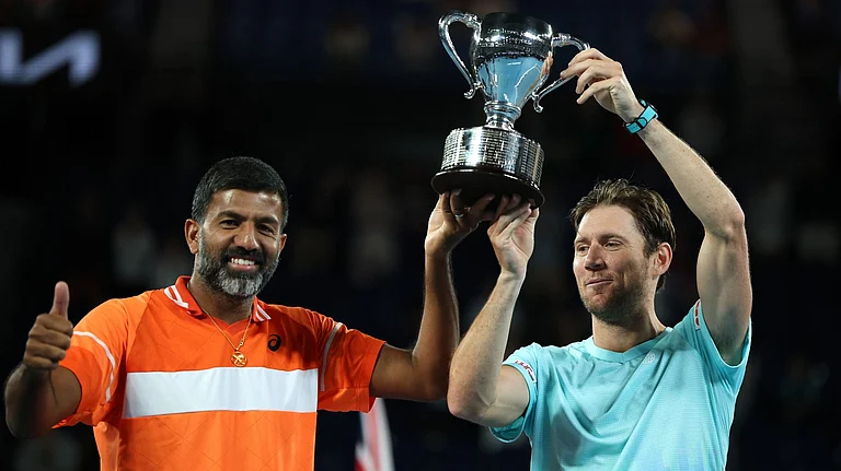 Rohan Bopanna (L) along with his partner Matthew Ebden posing with the Australian Open 2024 trophy. - X/ @BBCWSSport