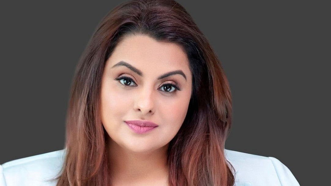 Instagram : Deepshikha Deshmukh