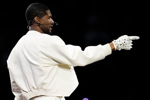 Super Bowl Football: Usher and Alicia Keys