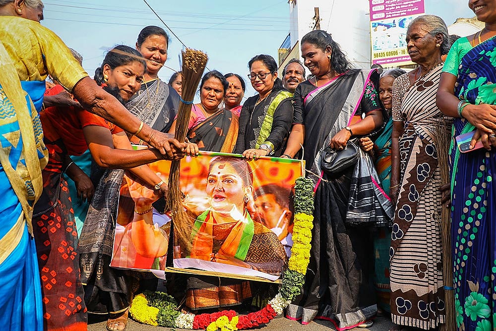 DMK womens wing protest against BJP leader Kushboo