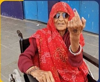 X/@ECISVEEP : Elder voters to avail home voting