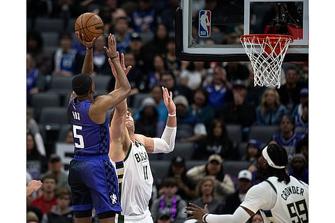 NBA 2023-24: Sacramento Kings vs Milwaukee Bucks