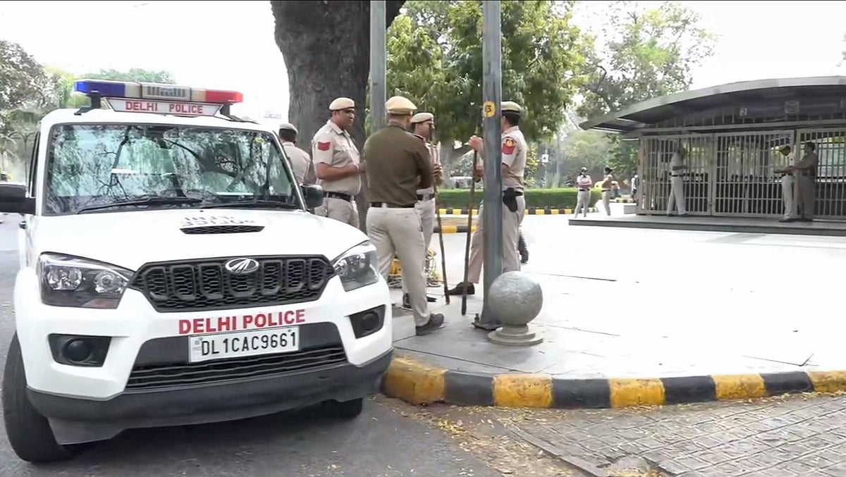 PTI : Delhi Police has asked commuters to avoid using the Deen Dayal Upadhyay Marg, anticipating a gathering of the workers of the BJP and AAP ahead of the Lok Sabha election results |