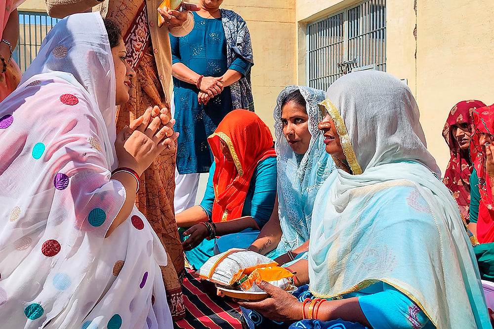 International Womens Day: Bikaner mayor meets female prisoners