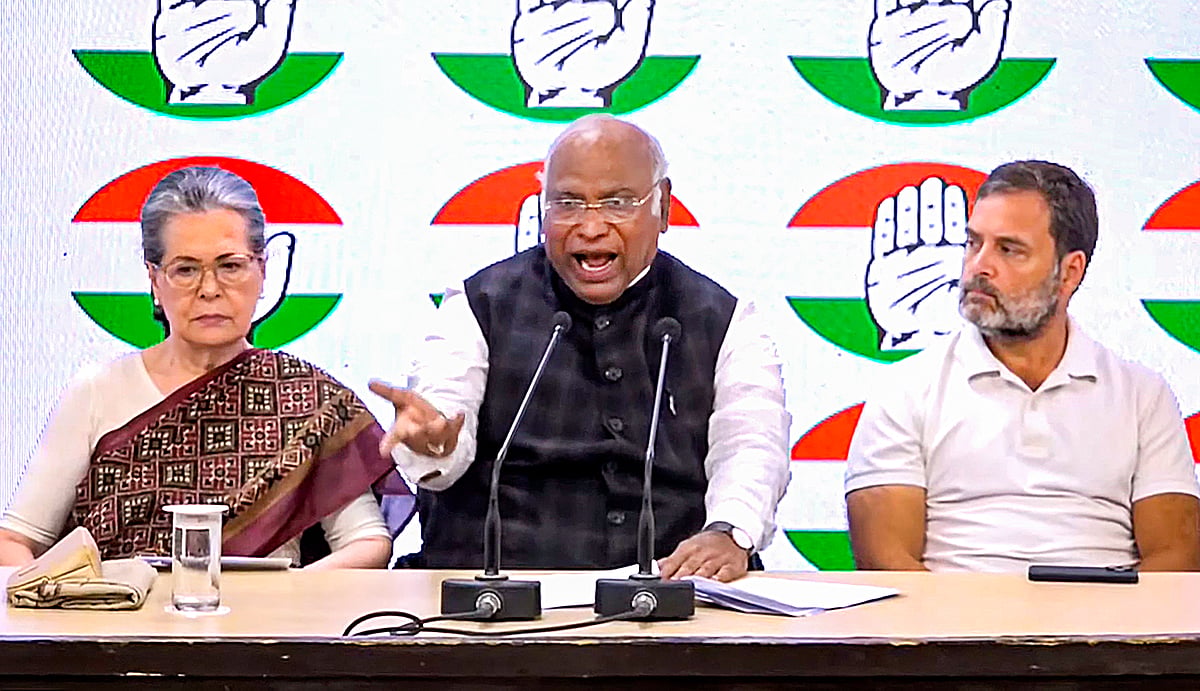 PTI/File : New Delhi: Congress President Mallikarjun Kharge with party leaders Sonia Gandhi and Rahul Gandhi briefs the media, at AICC headquarters, in New Delhi, Thursday, March 21, 2024. 