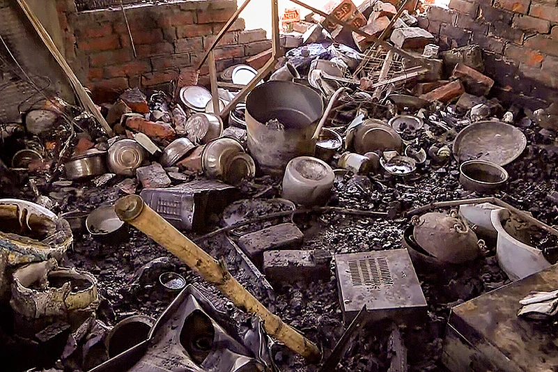5 killed in cylinder blast in Lucknow