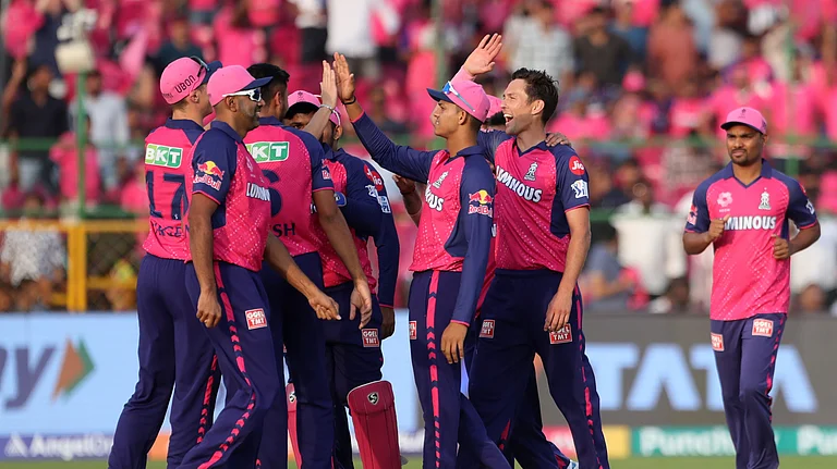 Rajasthan Royals' Trent Boult, second right, celebrates with teammates after the dismissal of Lucknow Super Giants' Quinton de Kock during the Indian Premier League match in Jaipur. - AP Photo/Pankaj Nangia