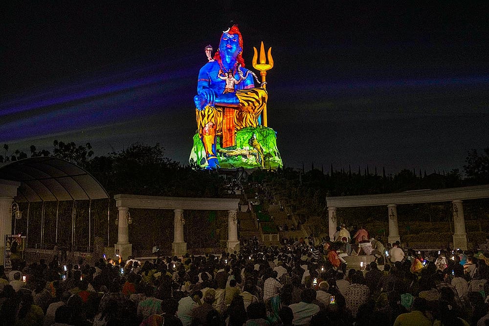 Light and sound show at Statue of Belief