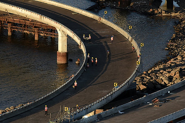Getty Images : Thousands use the coastal road between Worli and Marine Lines in Mumbai on the first day of operation