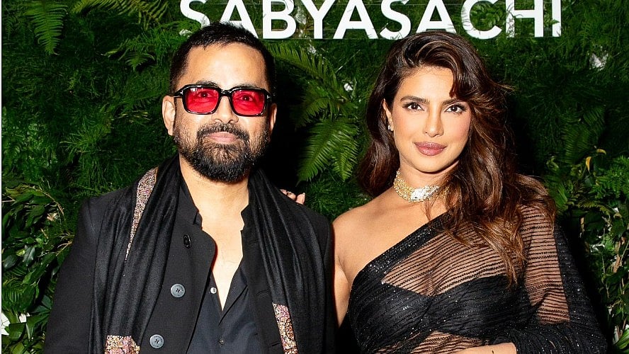 Instagram : Priyanka Chopra Poses With Sabyasachi