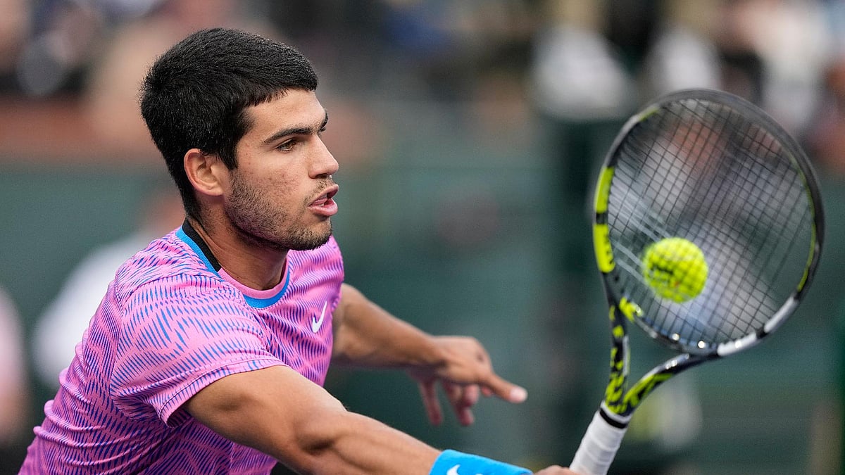 Mark J Terrill/AP : Carlos Alcaraz returns to Jannik Sinner during their Indian Wells Open 2024 semi-final match in California.