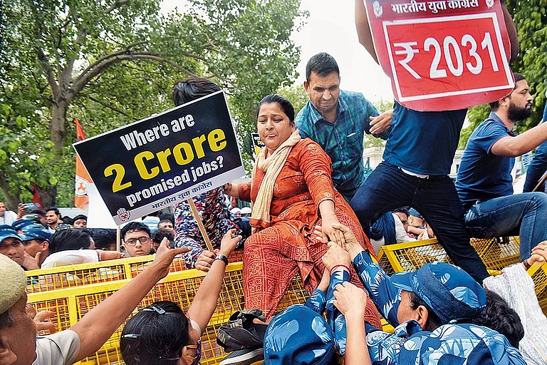 Grave Issues: Police detain an activist during a protest against the government over rising inflation and unemployment - Photo: Getty Images