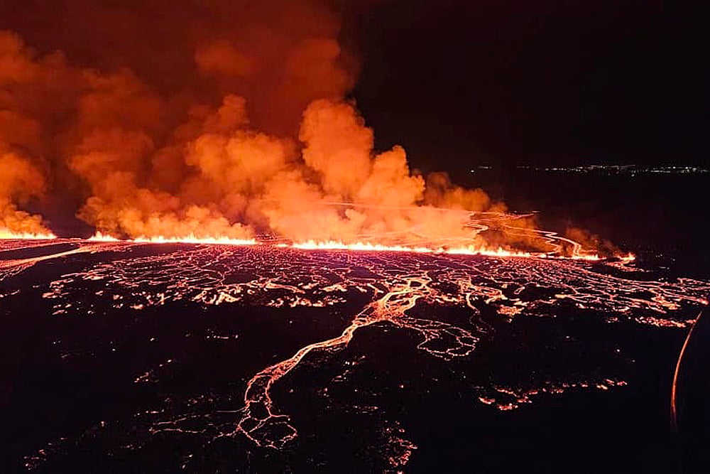 | Photo: Iceland Civil Defense via AP : Iceland Volcano