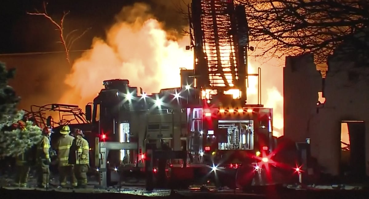AP : An expert who saw footage of a massive fire in a suburban Detroit community wondered what caused the violent blaze. Until he learned that vape pens were at the site.