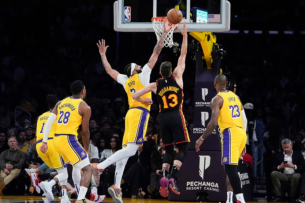| Photo: AP/Damian Dovarganes : NBA 2023-24: LA Lakers vs Atlanta Hawks