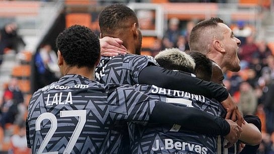 (Photo: X | Ligue 1) : Team Brest celebrates 1-0 win over Lorient at Stade du Moustoir - Yves Allainmat on March 31, 2024.