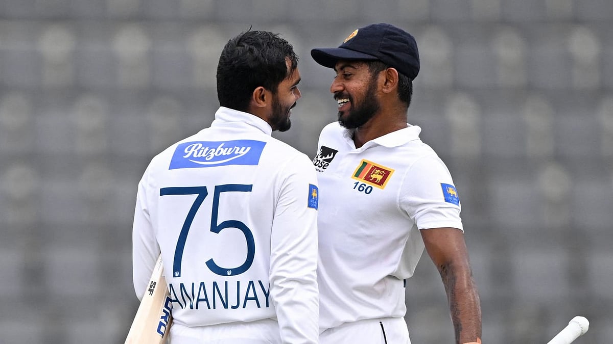 Kamindu Mendis and skipper Dhananjaya de Silva (R) during their partnership. - X/@ICC