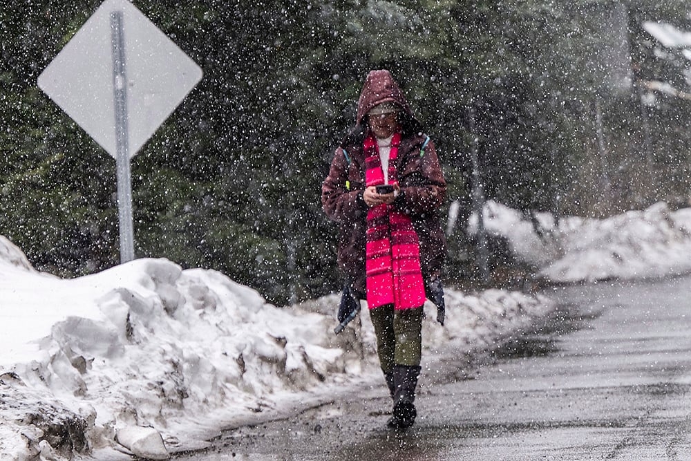 | Photo: Hector Amezcua/The Sacramento Bee via AP : California Blizzard