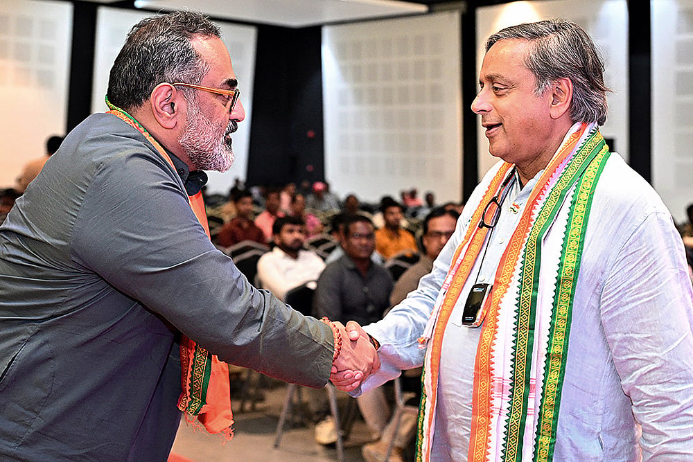 | Photo: PTI : Rajeev Chandrasekhar, Shashi Tharoor