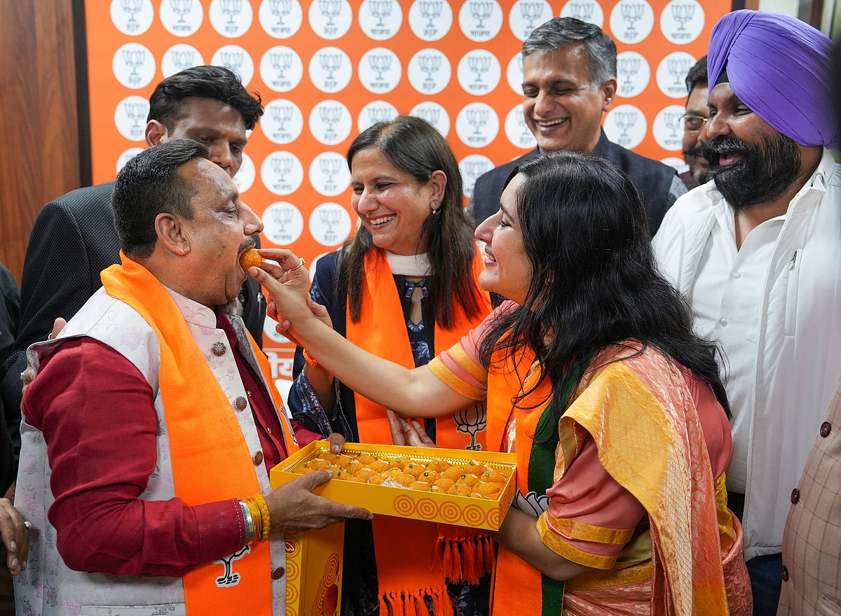 Daughter of late BJP leader Sushma Swaraj and the party's Delhi Secretary Bansuri Swaraj offers sweets to Secretary General of the Confederation of All India Traders
(Representational Image) - (PTI Photo/Manvender Vashist Lav) 