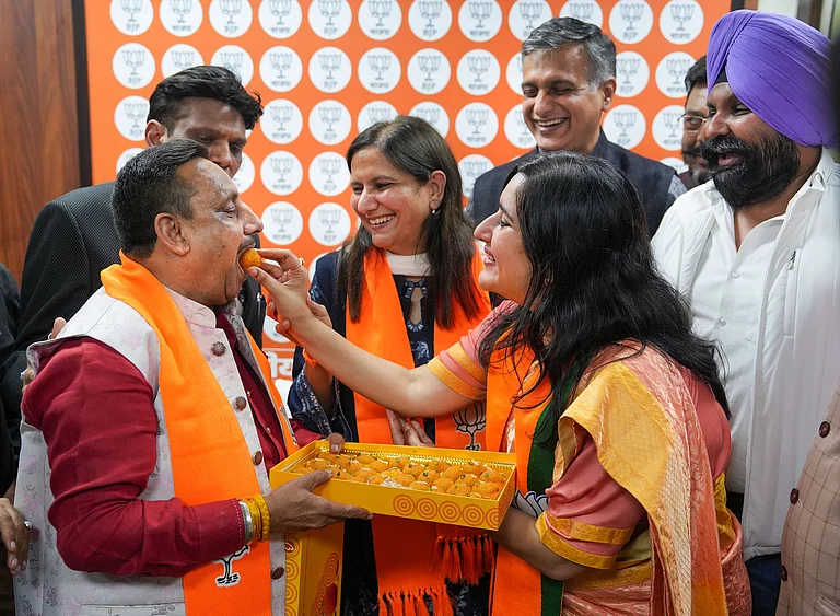 Daughter of late BJP leader Sushma Swaraj and the party's Delhi Secretary Bansuri Swaraj offers sweets to Secretary General of the Confederation of All India Traders
(Representational Image) - (PTI Photo/Manvender Vashist Lav)