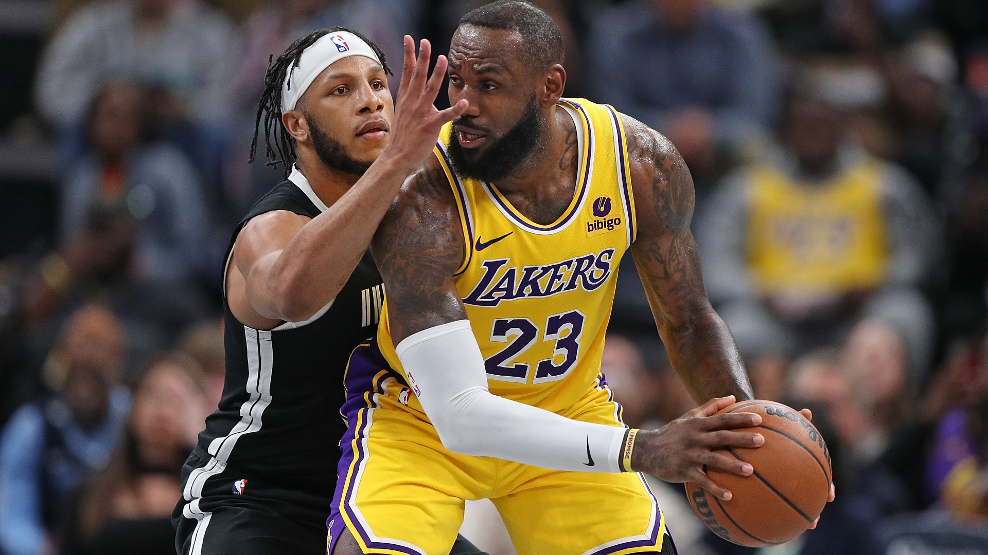 LeBron James in action against the Grizzlies.