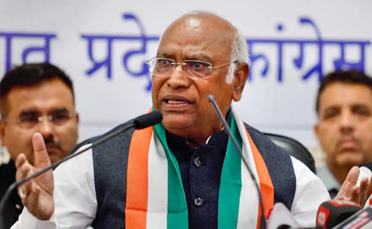 PTI : Kharge Dares PM Modi To Take Steps Against BJP Leaders Who Talk About Altering Constitution