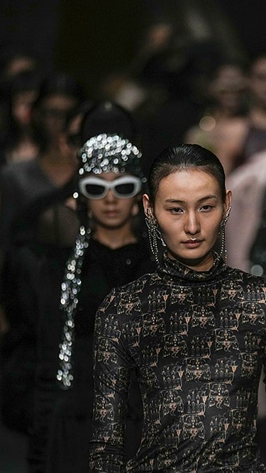 Tatan Syuflana : China Fashion Week