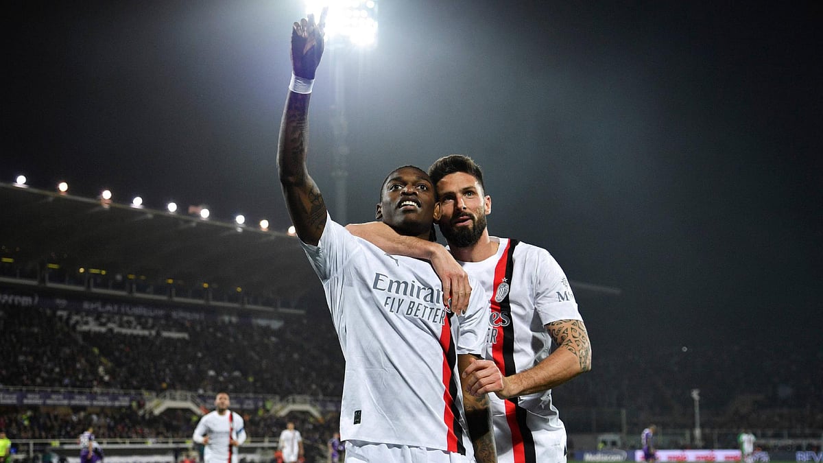 Massimo Paolone/LaPresse via AP : AC Milan’s Rafael Leao (left) was on target in the second half of their Serie A 2023-24 match against Fiorentina.