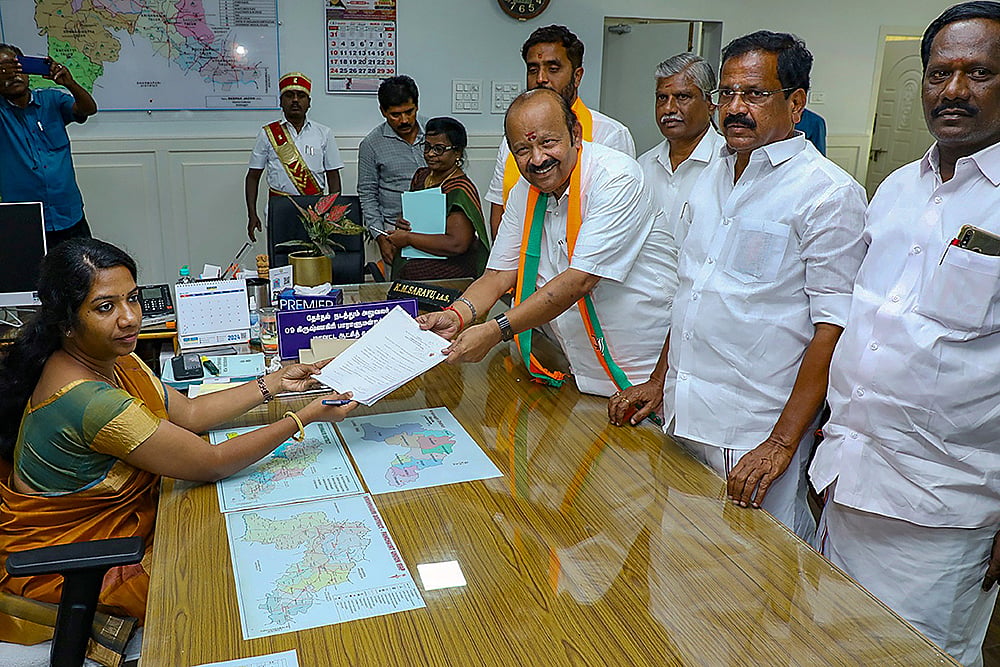 BJPs Narasimhan files nomination for LS polls