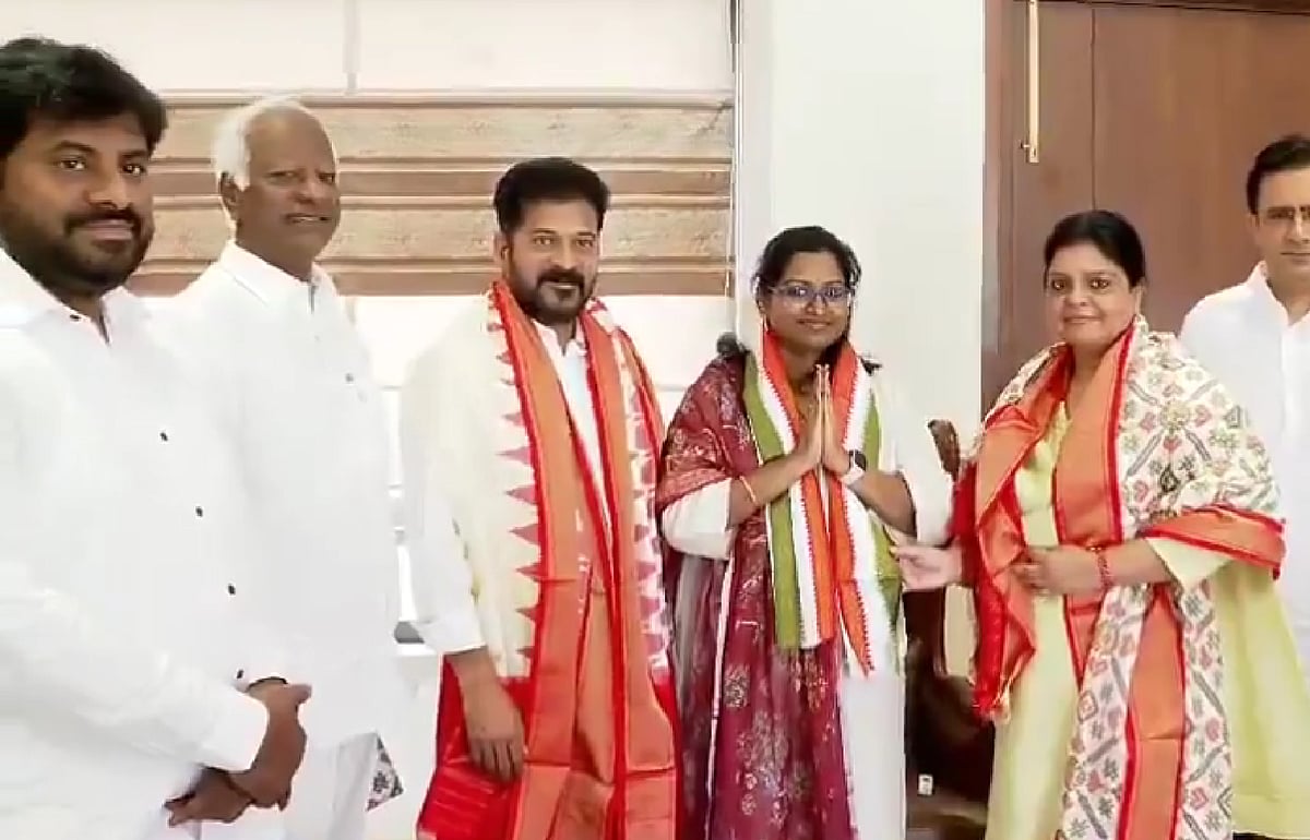 ANI : MLA and former minister, Kadiam Srihari, along with his daughter Kadiam Kavya