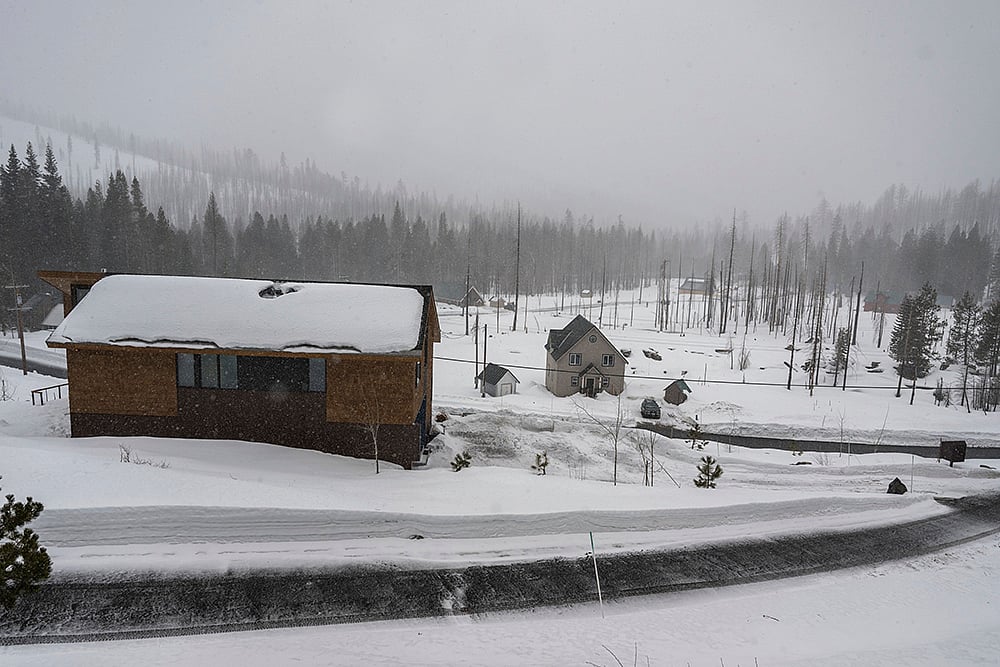 California Blizzard - Hector Amezcua/The Sacramento Bee via AP