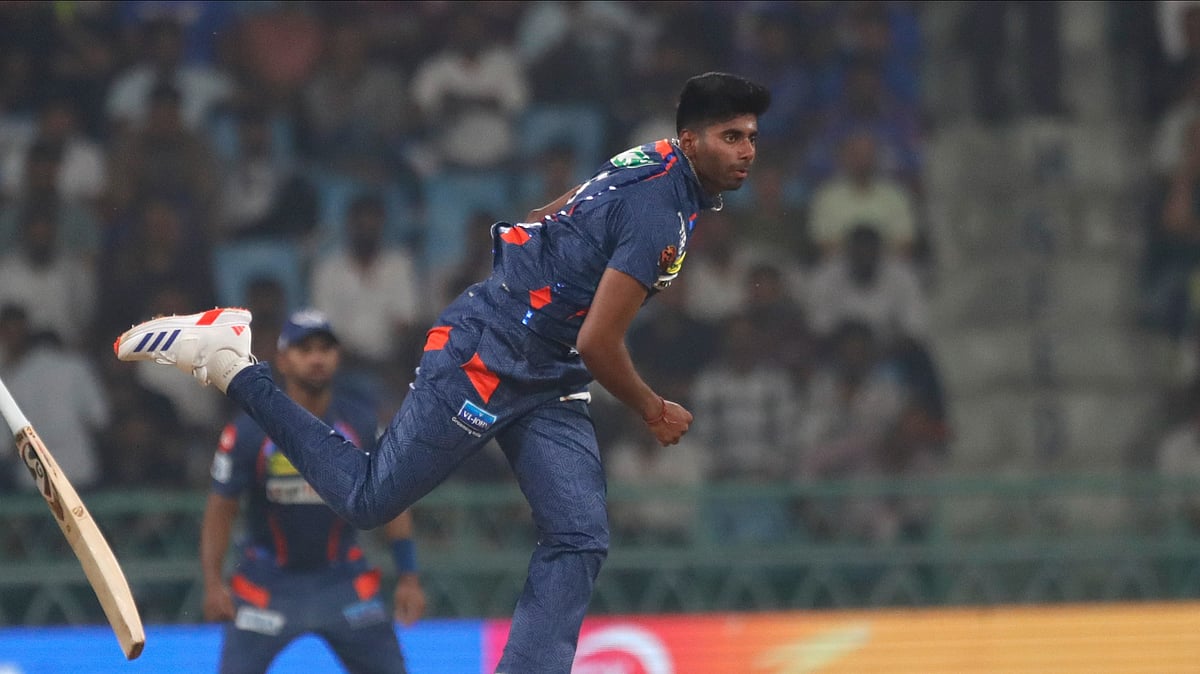 Lucknow Super Giants' Mayank Yadav bowls a delivery during the Indian Premier League match between Lucknow Super Giants and Punjab Kings in Lucknow. - AP Photo/Pankaj Nangia