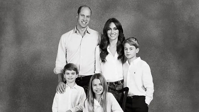 Christmas card photo featuring the Duke and Duchess of Cambridge and their children. 