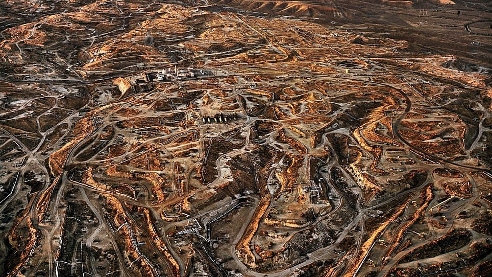 Edward Burtynsky : Oil Fields, Bakersfield, California