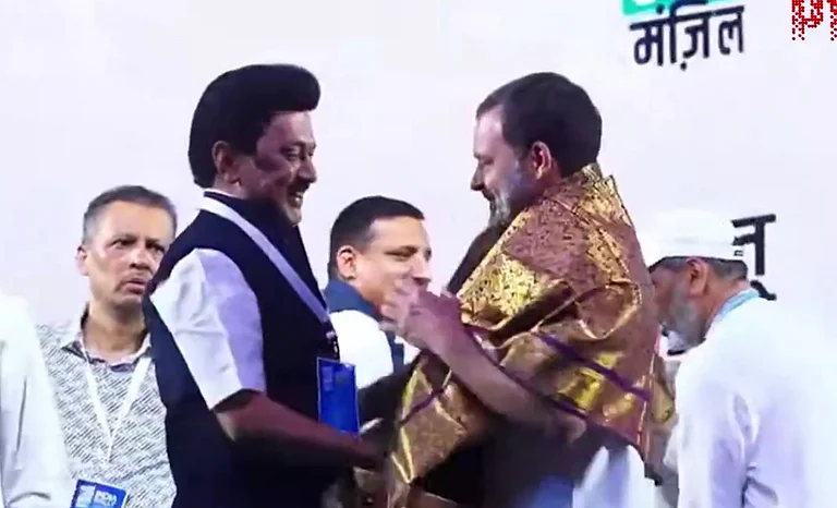 Tamil Nadu CM MK Stalin and Congress leader Rahul Gandhi at INDIA bloc rally in Mumbai - PTI